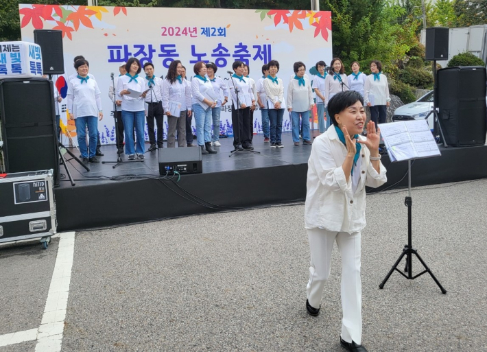 파초 메아리 합창단들이 식전 행사로 분위기를 띄웠다.  