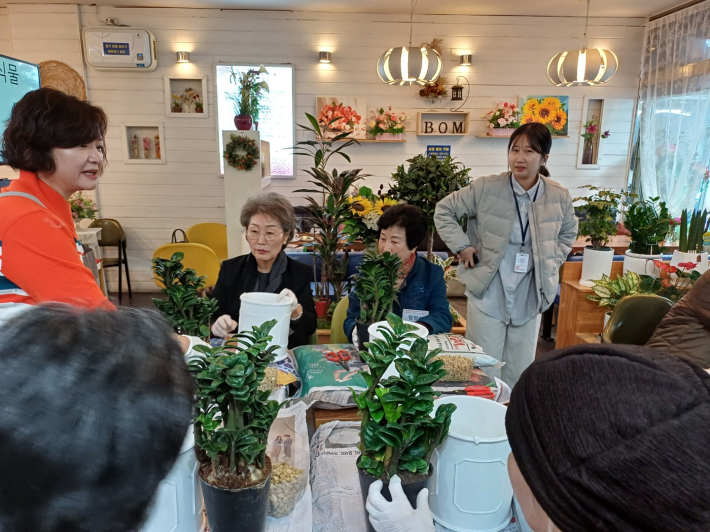 보석 금전주' 심기 설명하는 정진숙 강사