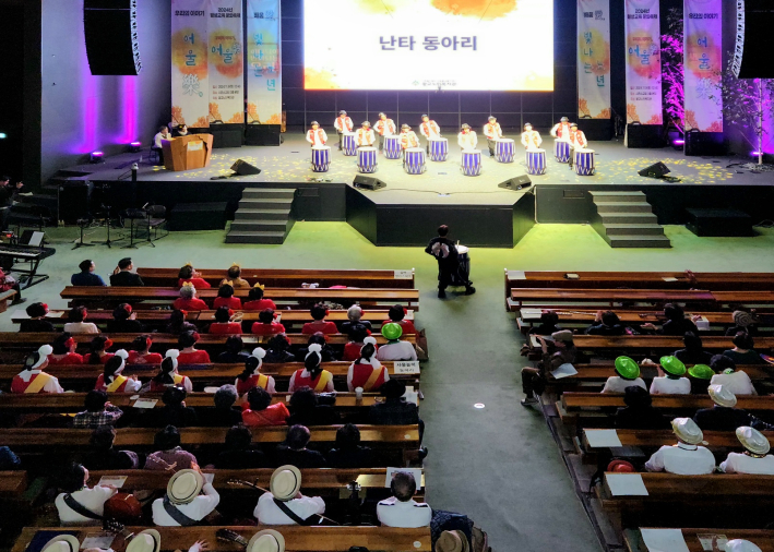 2부 발표회는 난타 동아리반의 '남행열차'로 시작됐다.