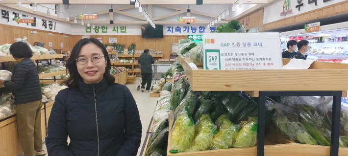 수원로컬푸드직매장에서 로컬푸드지원센터 박순희 센터장