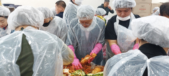 박사승 영통구청장(가운데 사진)도 힘을 합쳤다.