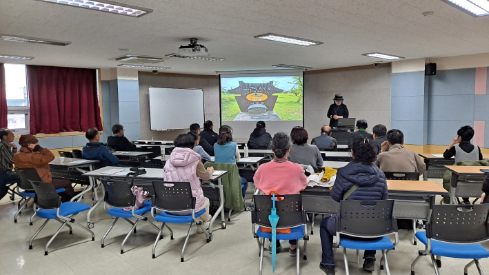 뭐라도학교 기획특강 하는 모습