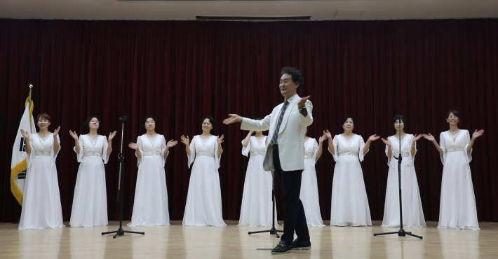 수원시 권선여성합창단(지휘자 정창준, 단장 송미선)은 신규단원을 상시 모집하고 있다.