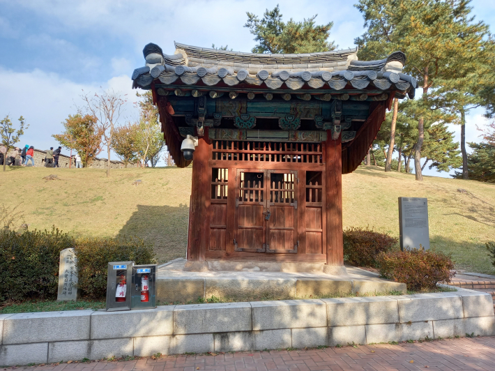 창성사지 진각국사탑비. 수원에서 조선 시대 이전 고려 시대 이야기를 상상할 수 있는 곳이다. 