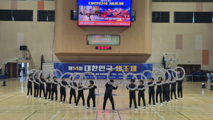 어르신부 기구체조분야에서 1위를 수상한 파랑새팀(전남)