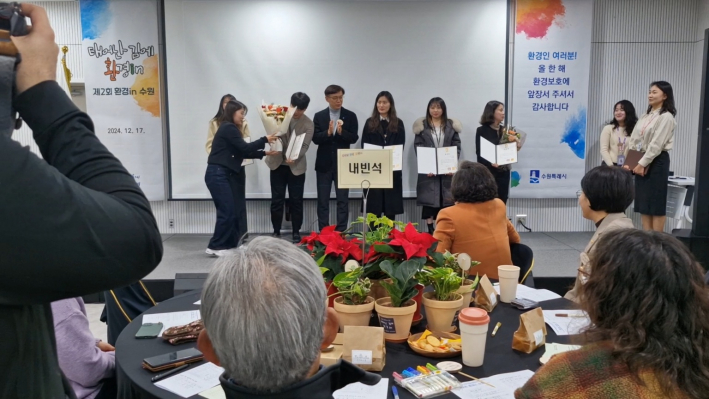 환경관련 유공자 공무원 표창에 좌로 부터 한예진, 이지아, 정재연, 이학성, 김은지 이상 5명