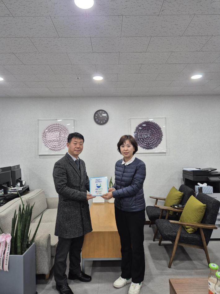 매듭병원 현판전달