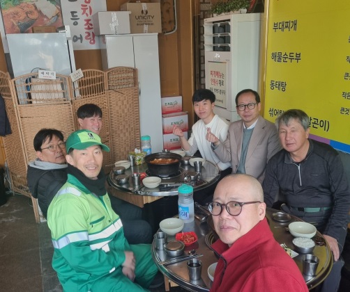 금곡동 공무원과 환경관리원들이 간담회를 가졌다.