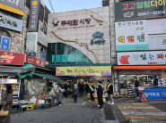 안전캠페인을 진행하고 있는 영통구 안전건설과 직원