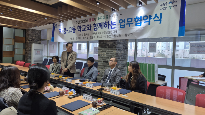 변영호 동장이 협약식의 의의를 설명하고 있다