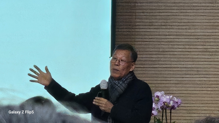 생활 속 발효와 건강에 대해 명쾌하게 강의를 해 준 정일윤 강사