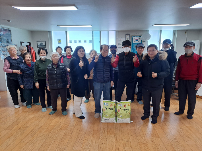 신명한국 경로당 윷놀이 대회 행사 