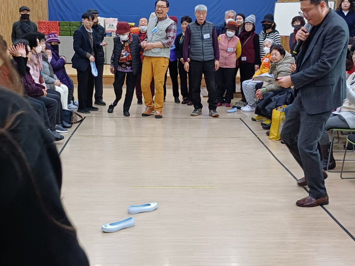 고무신 던지기 전경