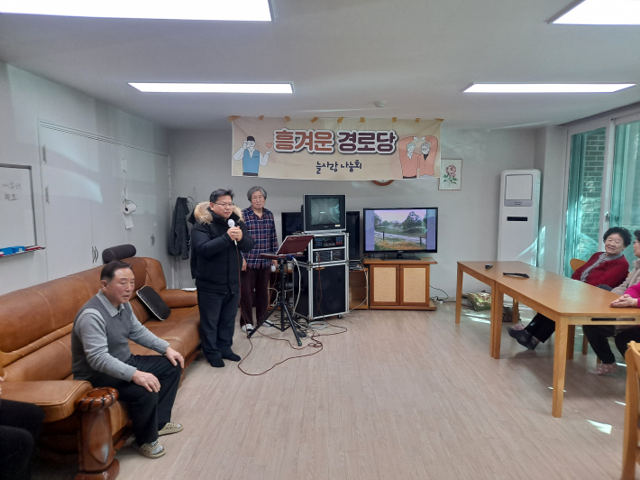 영통1동 흥겨운 경로당 개최