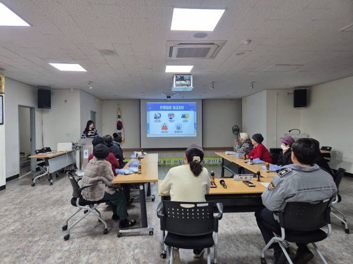 재활용품 수집 노인 안전 교육 실시