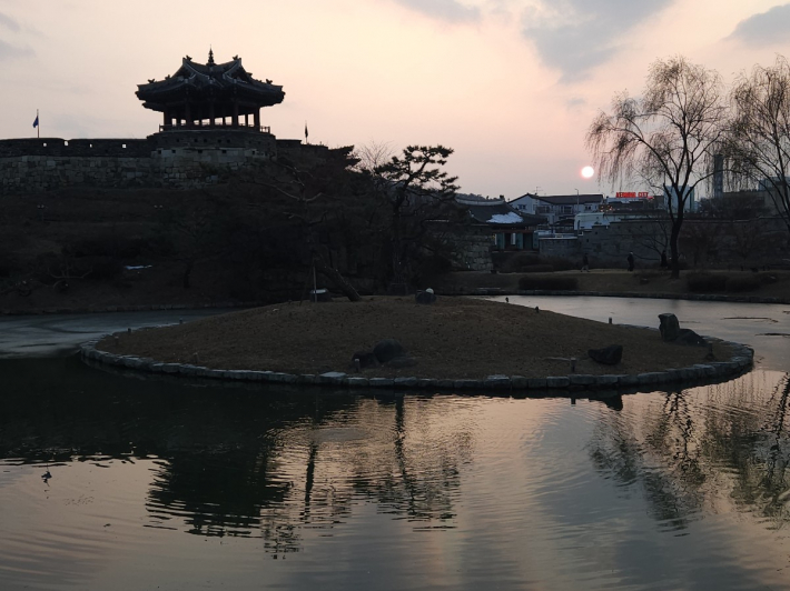 용연과 방화수류정 그리고 저녁노을