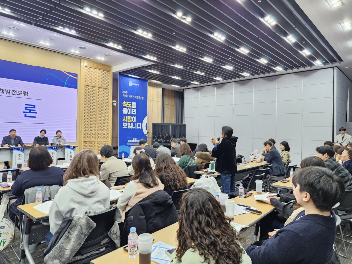 토론이 끝나고 시민 제안 시간도 있었다. 건의 사항에 대해 교통국장도 대응 방안에 대해 답변을 했다. 