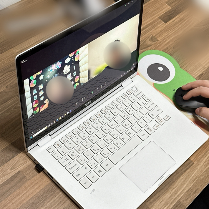 온라인으로 레벨 테스트가 진행되고 있다.