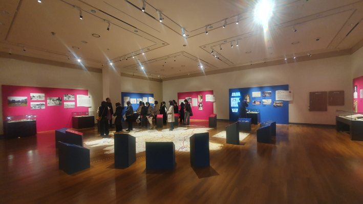 인물별, 지역별, 사건별  전시는 관람객에게 역사를 이해하는데 도움을 준다 