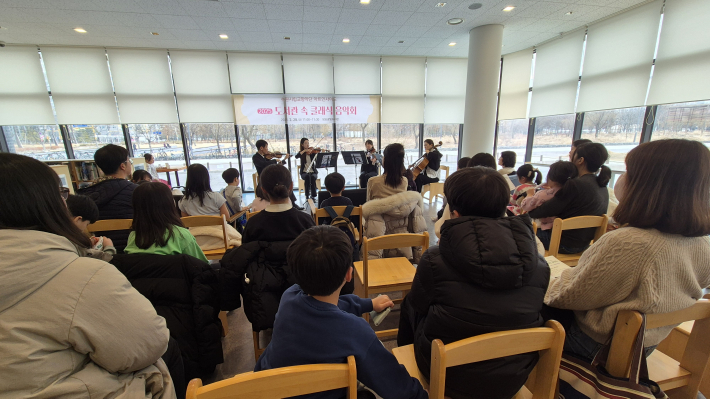 망포글빛도서관 어린이자료실에서 열린 도서관 속 클래식음악회