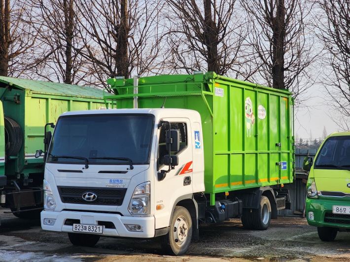 수직형 배출가스 배기관 설치 청소차량