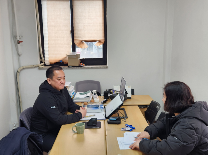 햇빛펀드를 운영하는 윤은상 대표와 대면인터뷰를 하고 있다.