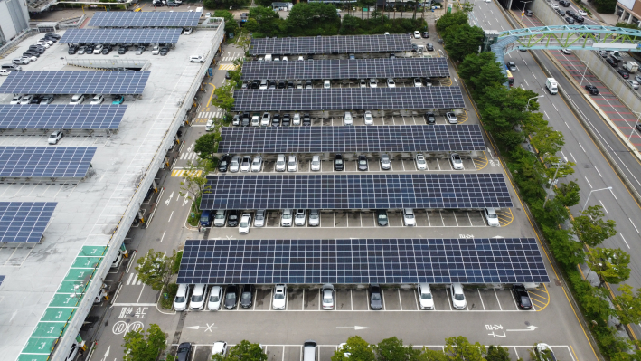 시민조합원들이 십시일반으로 모으고 발전소 수익금을 지난 15일부터 원금과 이자 지급을 시작했다.