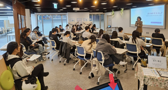 사진)수원시가 청년을 대상으로 전세사기 예방 맞춤형 프로그램을 진행하고 있다.    