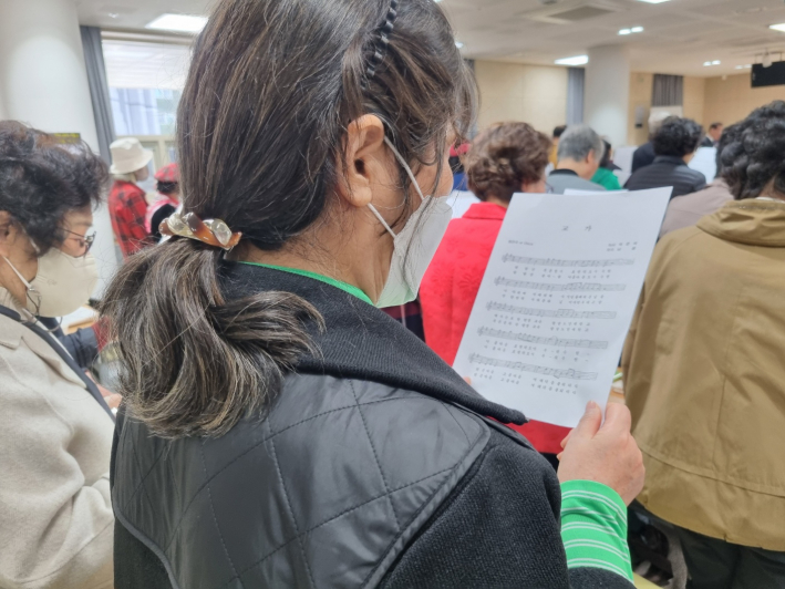 교가를 부르니 옛 학창 시절이 더욱 그리워진다. 