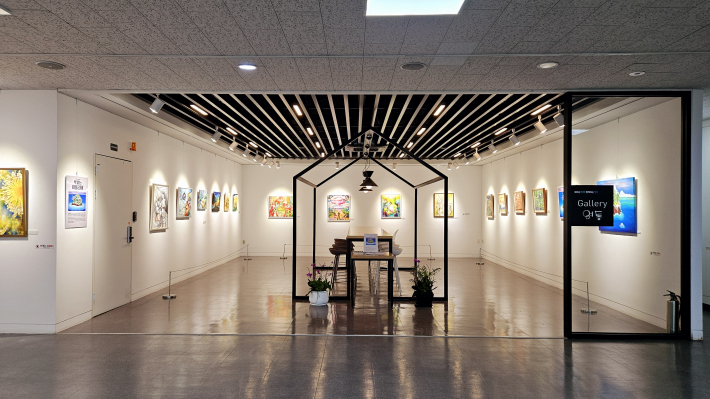 영통구청 2층에 위치한 갤러리영통 