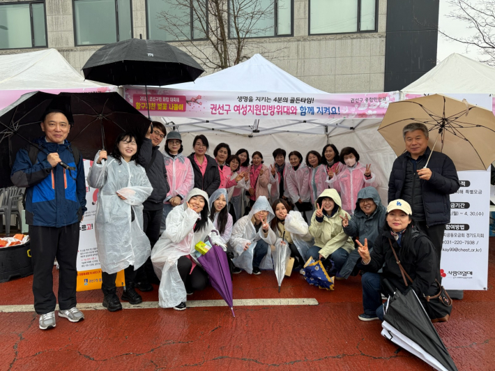 여성지원민방위대는 심폐소생술(CPR) 체험부스를 운영하며 주민들의 생명 안전 교육에 앞장섰다.