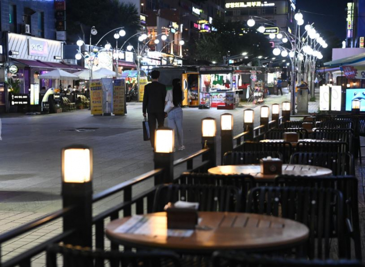 식품접객업소의 옥외 테라스 공간이다.