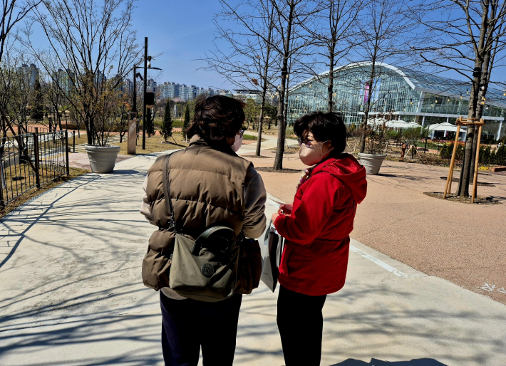 스탬프 투어 동행한 걷기 참가자