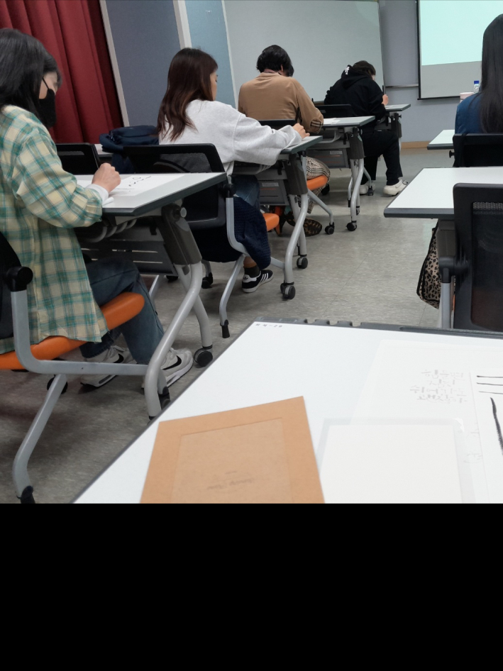 삶의 흔적, 방향, 의지를 담고 있는 수강생들이다.