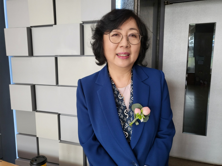  김영미 주임교수가 커리큘럼 구성과 여성지도자대학이 향후 나아갈 방향에 대하여 특별 인터뷰를 진행하였다.