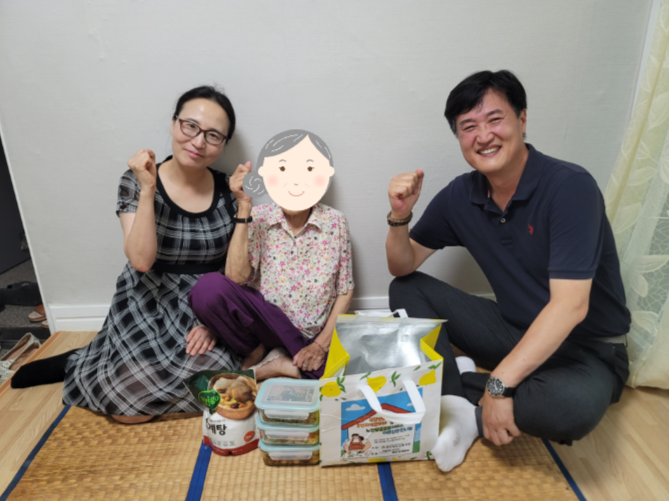 반찬 및 삼계탕 전달 사진