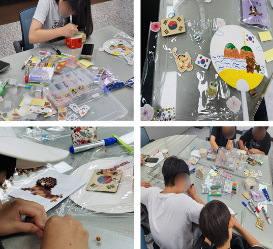 즐거운 분위기 속에서 반짝이는 아이디어로 창의적인 작품을 만들고 있다.