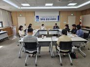 영화동행정복지센터에서 통합사례회의를 진행하고 있다.