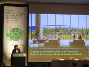 사진)김선주 공원녹지사업소 수목원과장이 발표하고 있다.    