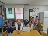 매탄2동 관내 8개 경로당에서 말복 맞이 귤 나눔 행사를 진행하였다.