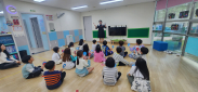 실습생이 퀴즈프로그램을 진행함