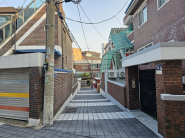 정비 공사가 이뤄진 골목길.