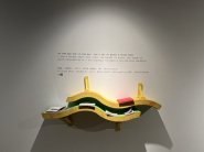 박길종<샌드위치> 더위에 지치고 녹아 흘러내리는 책 샌드위치  수원시립아트스페이스 광교(2025 아워세트: 김홍석 x 박길종)