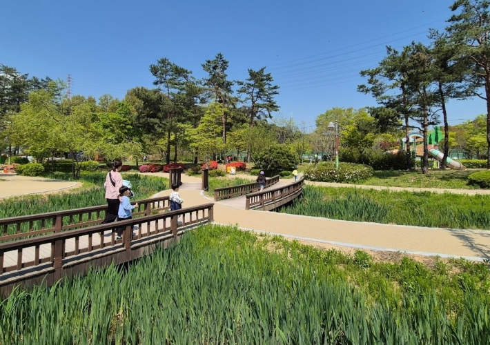 리모델링이 완료된 밤밭청개구리공원의 전경