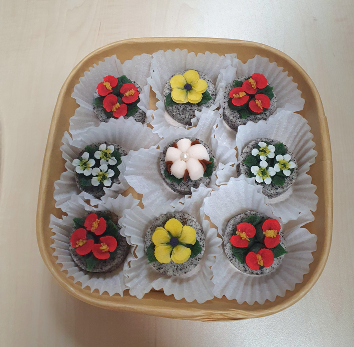 한정선 대표가 시민들을 위해 준비한 '한 입 케이크' 