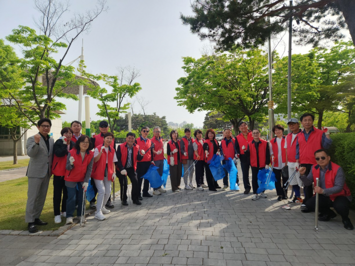 송죽동 주민자치회 만석공원 정화활동