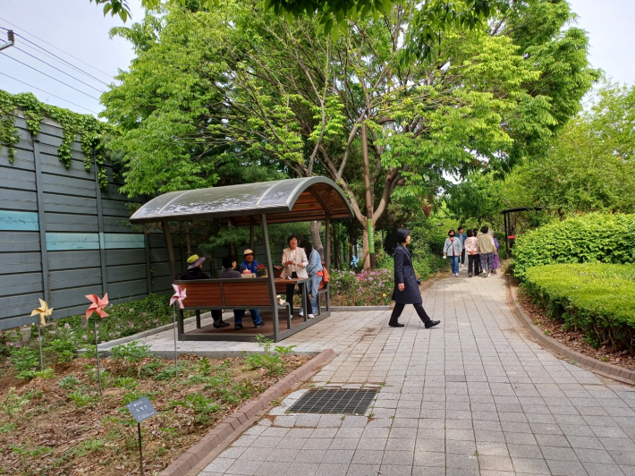 밤나무 동산 손바닥 정원 쉼터