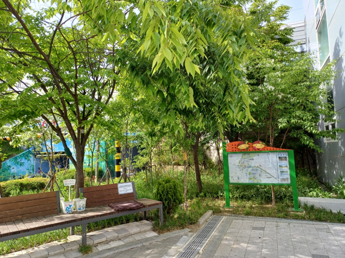 성대역환승주차장 응원 쉼표 정원 전경