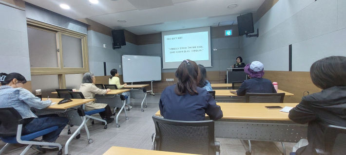 <나를 위한 글쓰기> 수업 장면