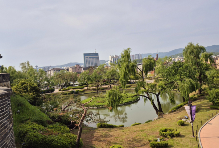 방화수류정에서 바라본 용연